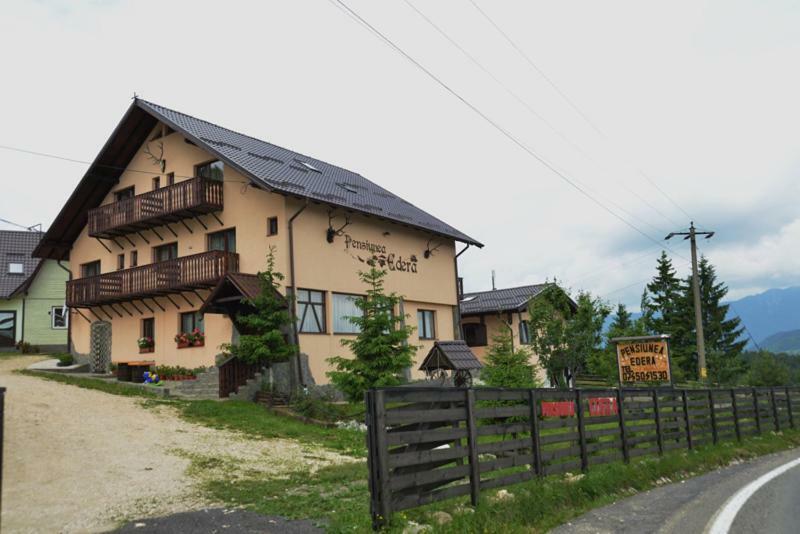 Pensiunea Edera Fundata Exterior foto
